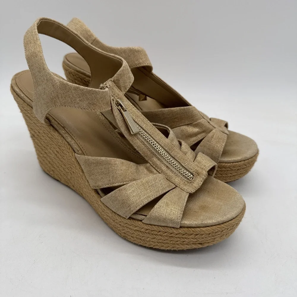 Michael Kors Women's Wedge Sandals Sz 9.5 Tan Gold Shiny Zip Front Beach Coastal
